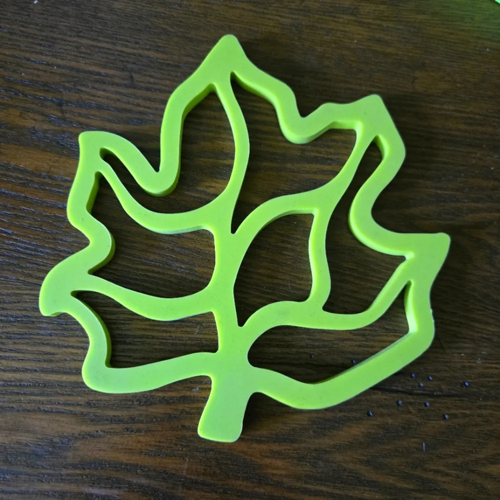 Leaf-Shaped Silicone Hot Pad